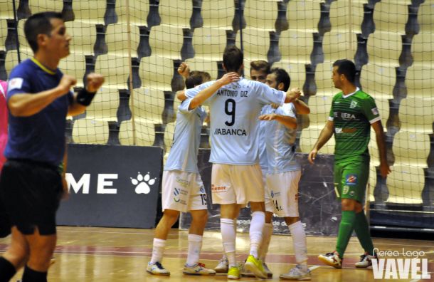Primera victoria para Santiago Futsal ante UMA Antequera