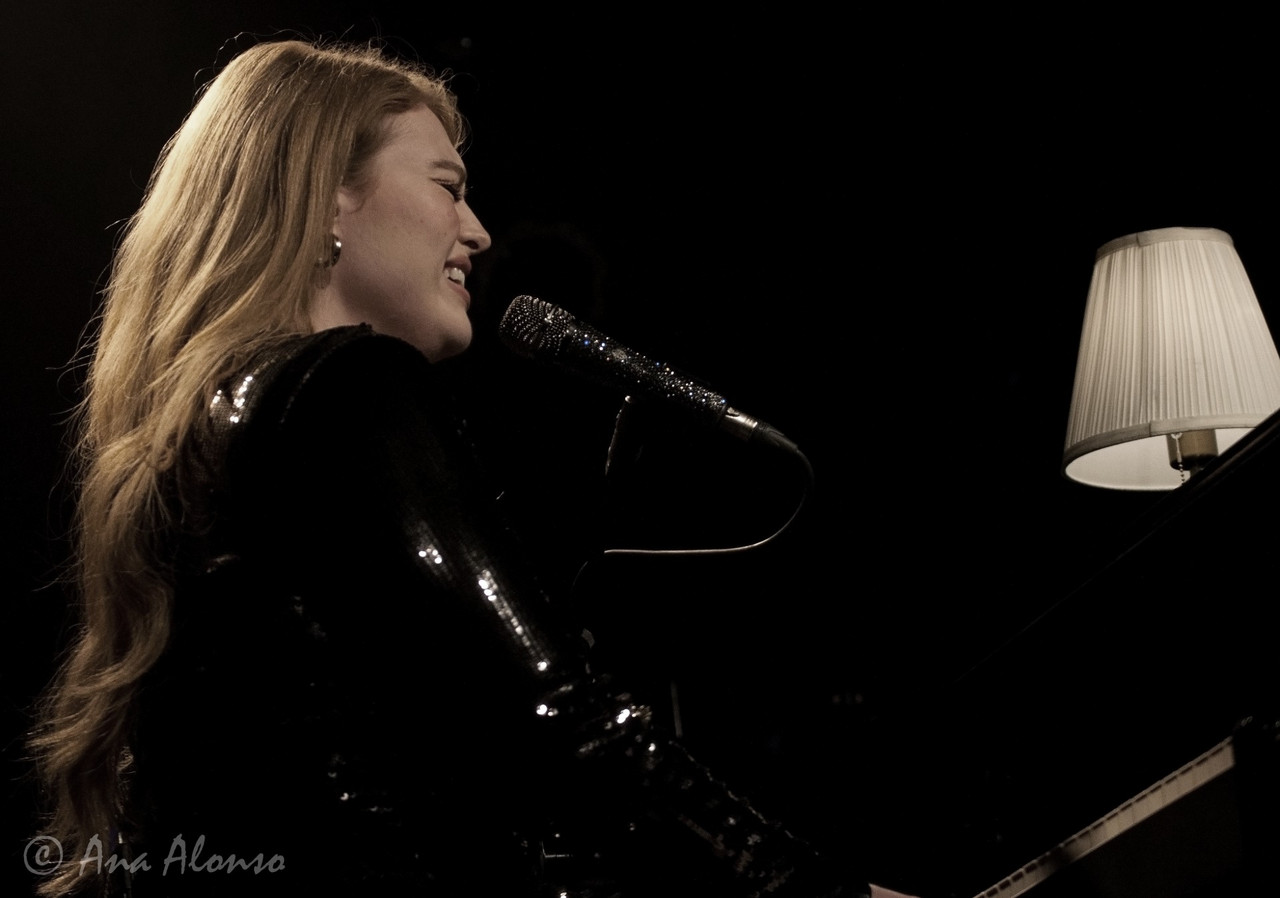 Freya Ridings conmueve a Colonia: crónica y galería de fotos