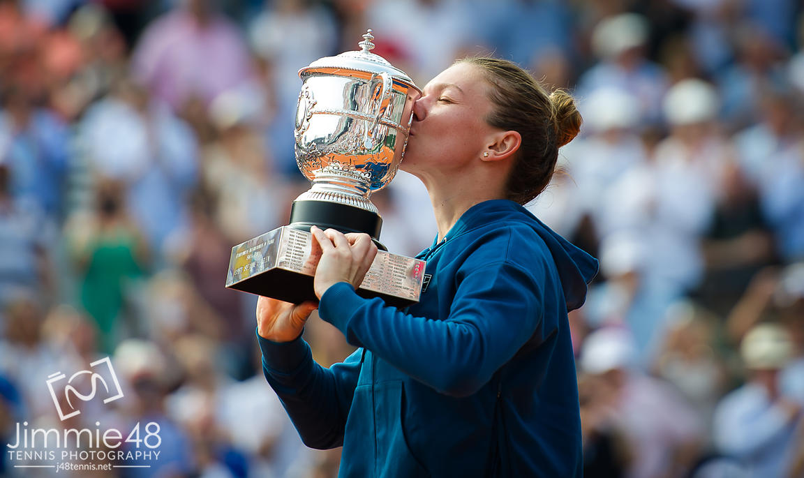Simona Halep finishes as year-end world number one