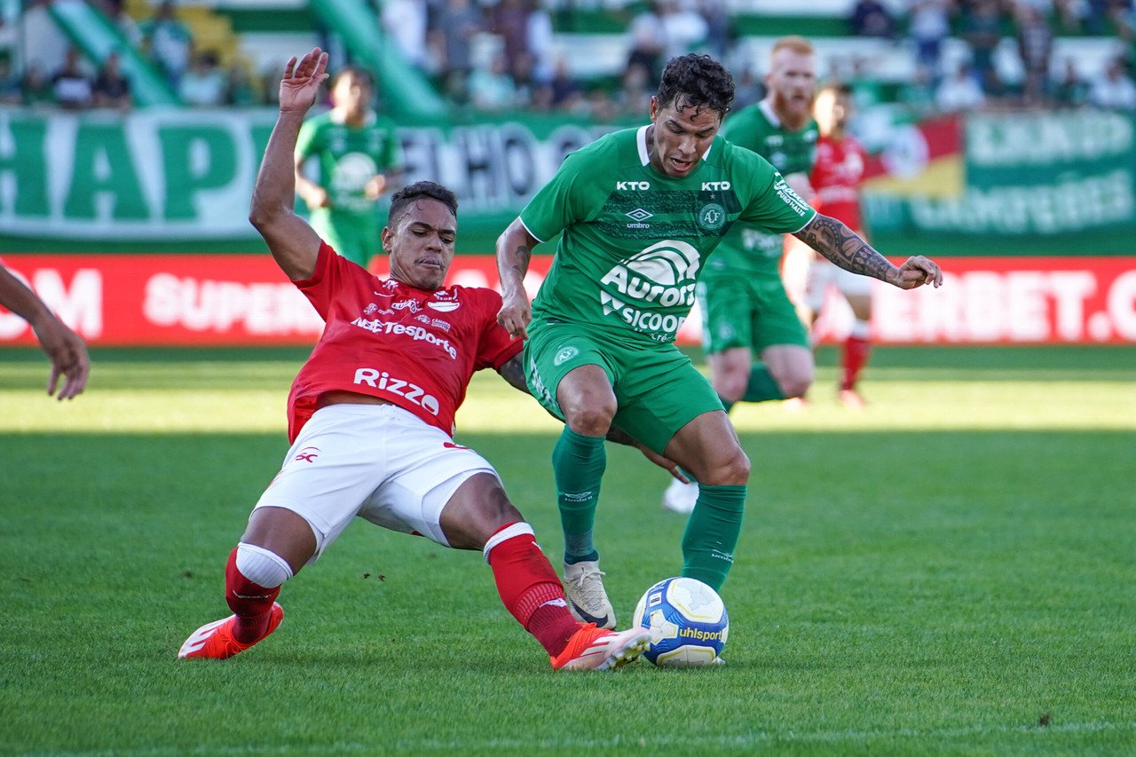Chapecoense recebe o Vila Nova em busca da vice-liderança da Série B - VAVEL Brasil