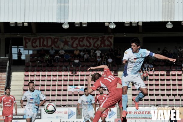 Fotos e imágenes del SD Compostela 0-1 UD Somozas de la jornada 6, Segunda División B Grupo I