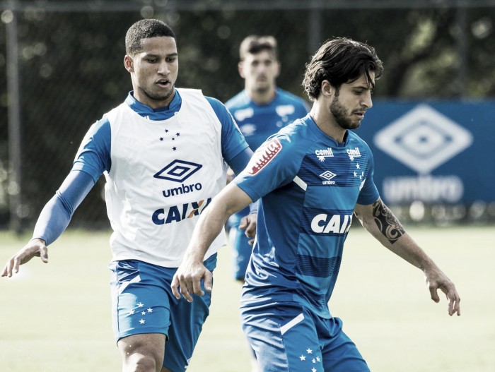 Com dores na coxa, Hudson deixa treino mais cedo e deve desfalcar Cruzeiro contra Palmeiras