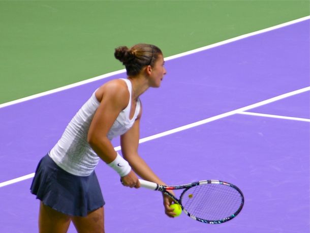 WTA Championships: Errani lotta ma un polpaccio la sabota