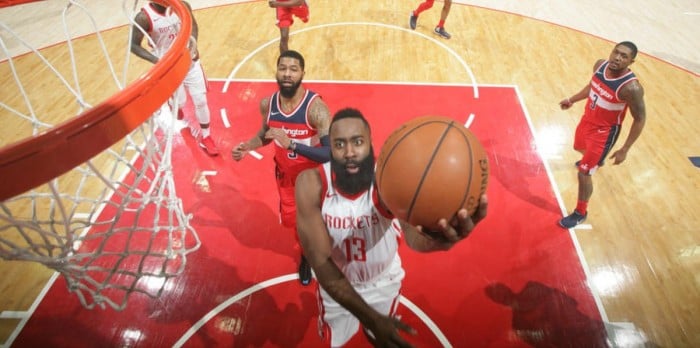 NBA - Infortunio per James Harden, due settimane di stop