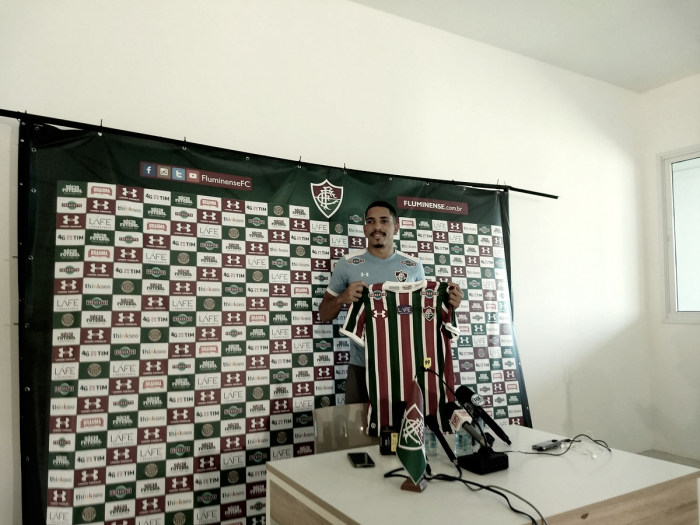 Apresentado, Gilberto destaca expectativa em atuar no Fluminense: "Sempre grande"