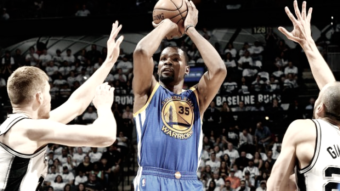 NBA Playoffs: rullo compressore Golden State, al tappeto San Antonio (120-108)