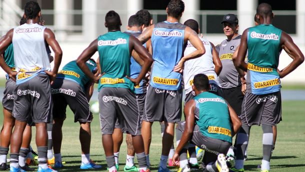 Com 'folga' na Libertadores, Hungaro estuda colocar o time principal no Carioca