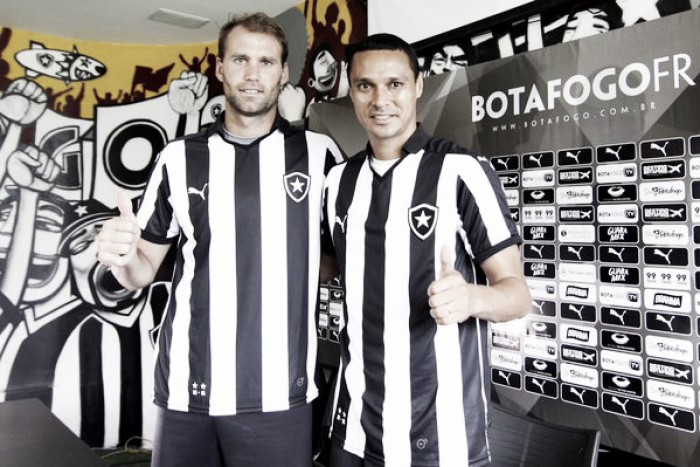 Primeiros reforços de 2016, Joel Carli e Emerson Silva são apresentados no Botafogo