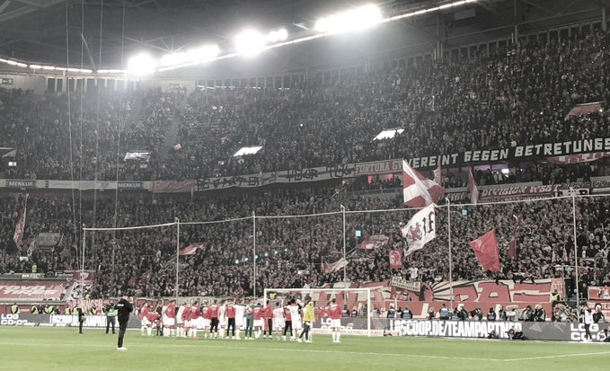 Düsseldorf derrota Colônia e se afasta da zona de rebaixamento da Bundesliga Düsseldorf derrota Colônia e se afasta da zona de rebaixamento da Bundesliga