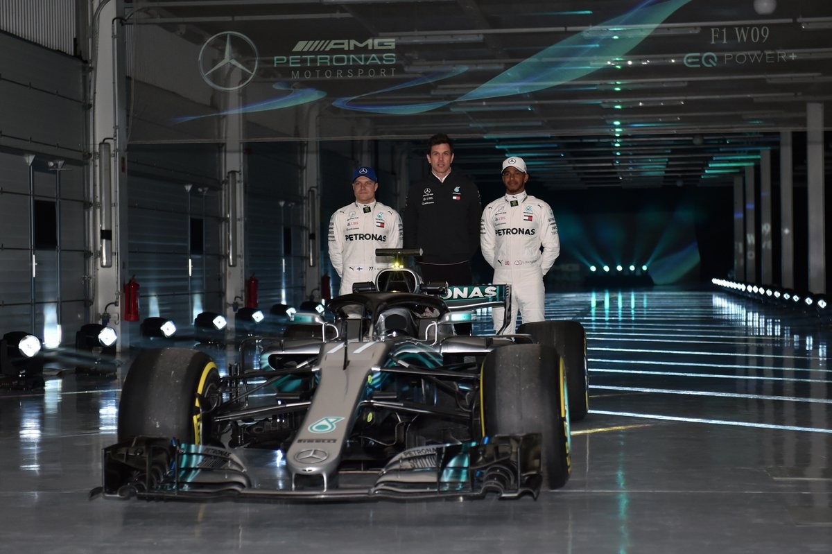 F1, presentazione Mercedes 2018: via il telo alla nuova W09 F1, presentazione Mercedes 2018: via il telo alla nuova W09