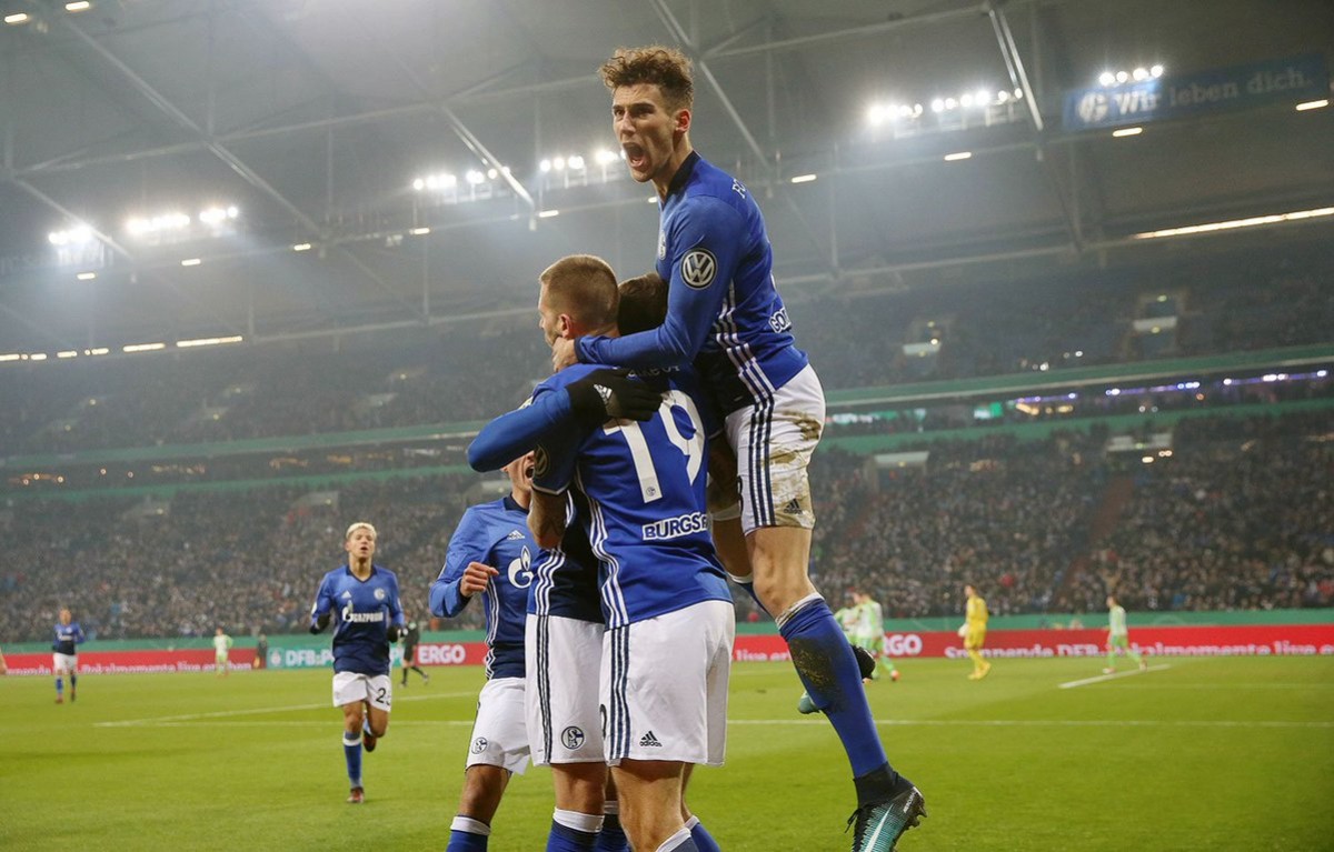 Lo Schalke gioca male ma mantiene il secondo posto