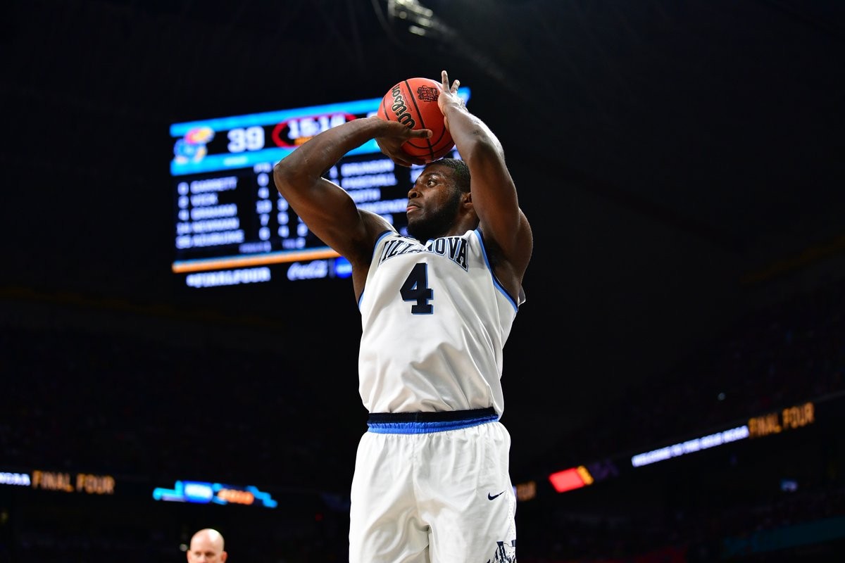 Ncaa, March Madness: Villanova bombarda Kansas, 'Cats' in finale contro Michigan