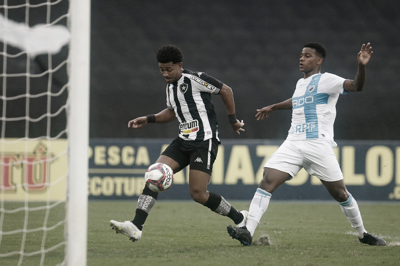 Botafogo
goleia, vence quarta partida seguida e é o novo vice-líder da Série B Botafogo
goleia, vence quarta partida seguida e é o novo vice-líder da Série B