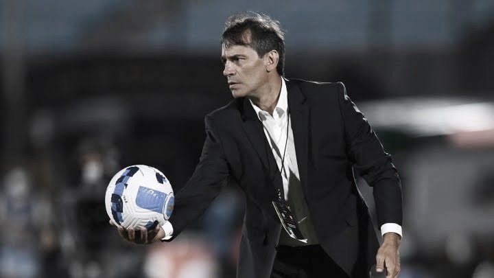 Argentino Fabián Bustos é o novo técnico do Santos