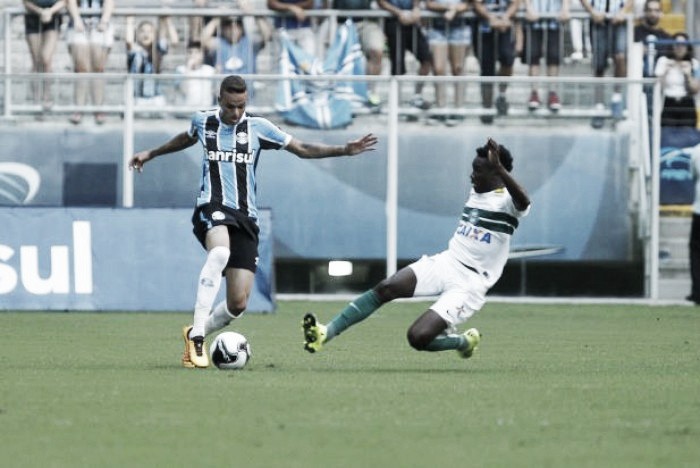 Grêmio passa trabalho, mas vence Coritiba e assume liderança do grupo na Copa Sul-Minas-Rio