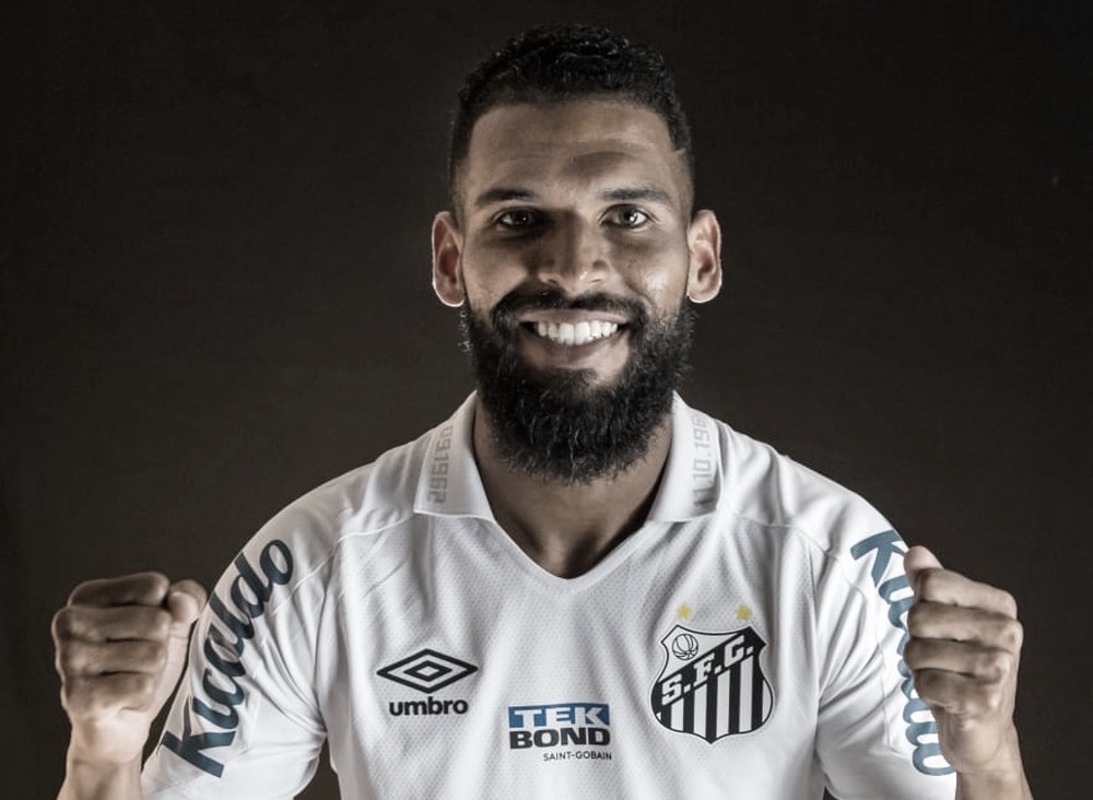 Santos anuncia contratação do volante Willian Maranhão