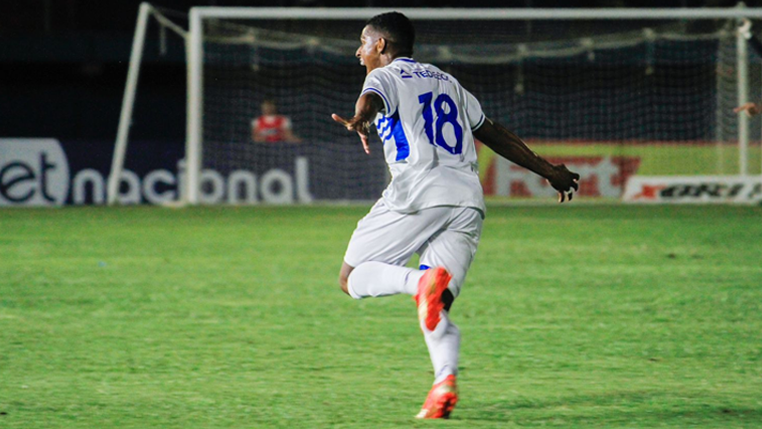 Marcelinho comemora gol em vitória sobre a Chapecoense, mas vê Barra com ‘pés no chão’ por vaga nas semifinais do estadual
