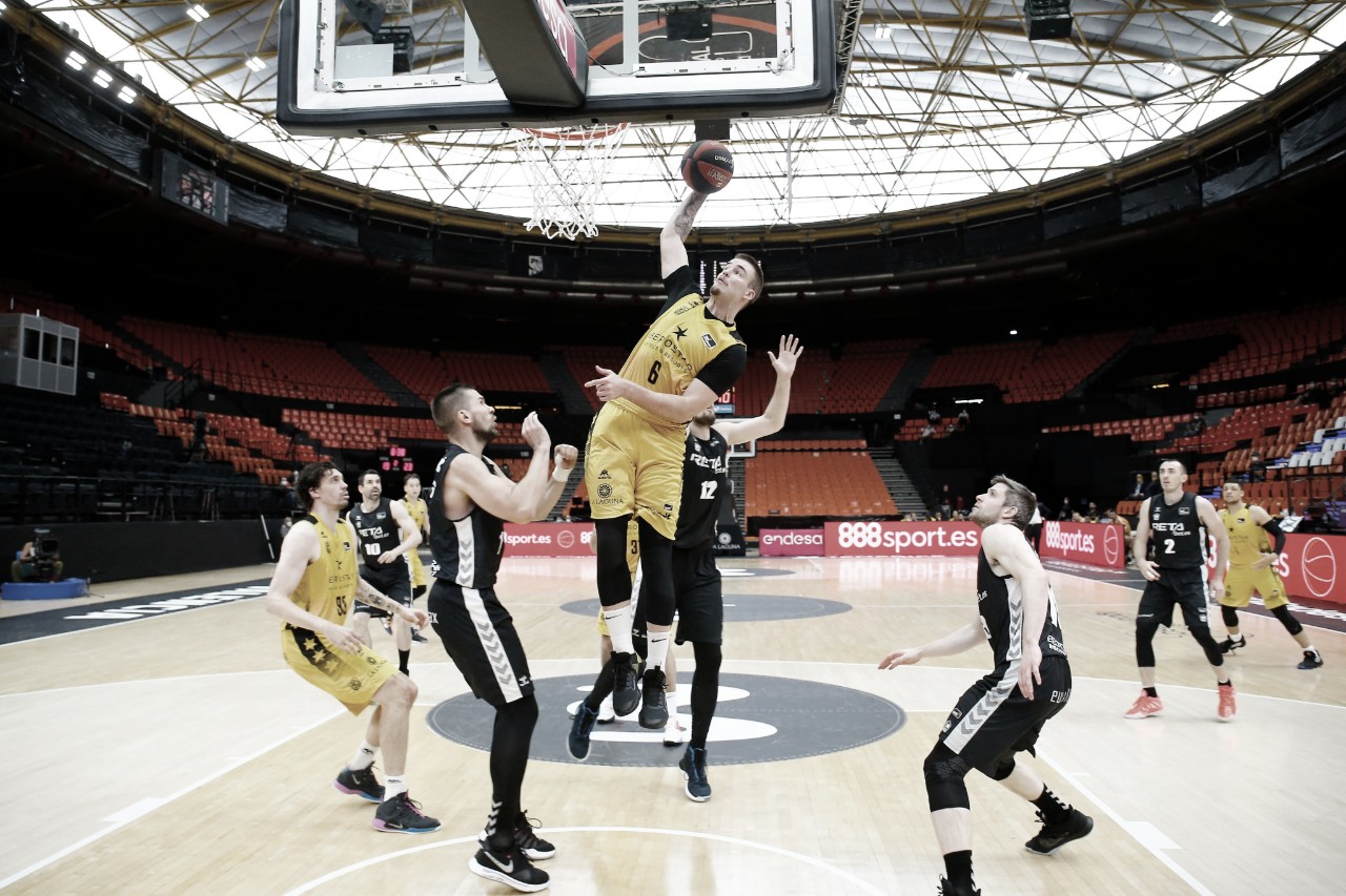 Bilbao Basket se mantiene vivo tras vencer a Iberostar Tenerife