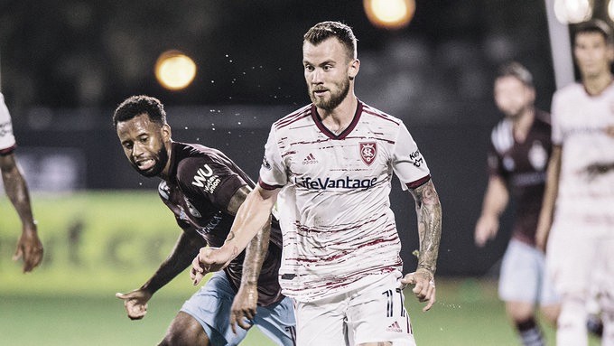 Real Salt Lake se impone
con facilidad Real Salt Lake se impone
con facilidad