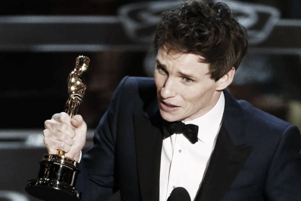 Eddie Redmayne, el pelirrojo que llegó y besó el santo