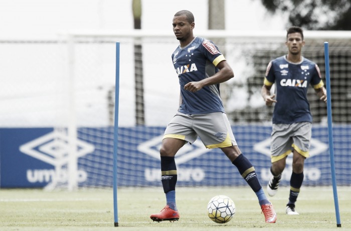 Lateral Edimar quer ver Cruzeiro encarar o Vitória com o mesmo nível da Copa do Brasil