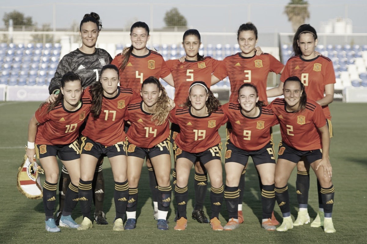 La sub-19 femenina reina
ante Italia La sub-19 femenina reina
ante Italia