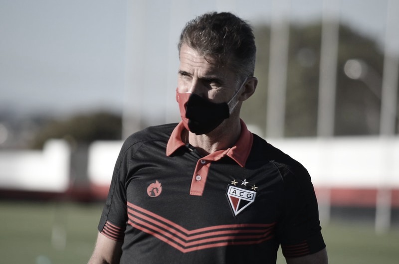 Mancini lamenta chances perdidas pelo Atlético-GO, mas valoriza empate: "Equipe competitiva" Mancini lamenta chances perdidas pelo Atlético-GO, mas valoriza empate: "Equipe competitiva"