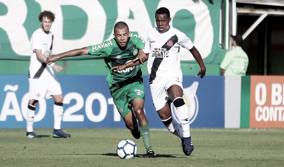 Com dois tempos distintos, Chapecoense e Vasco empatam pelo Brasileirão Com dois tempos distintos, Chapecoense e Vasco empatam pelo Brasileirão