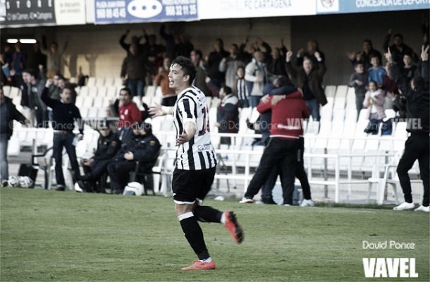 Chus Hevia anota el gol de la jornada 29 de Segunda División B