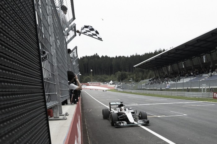 Lewis Hamilton resucita para reengancharse de nuevo al mundial