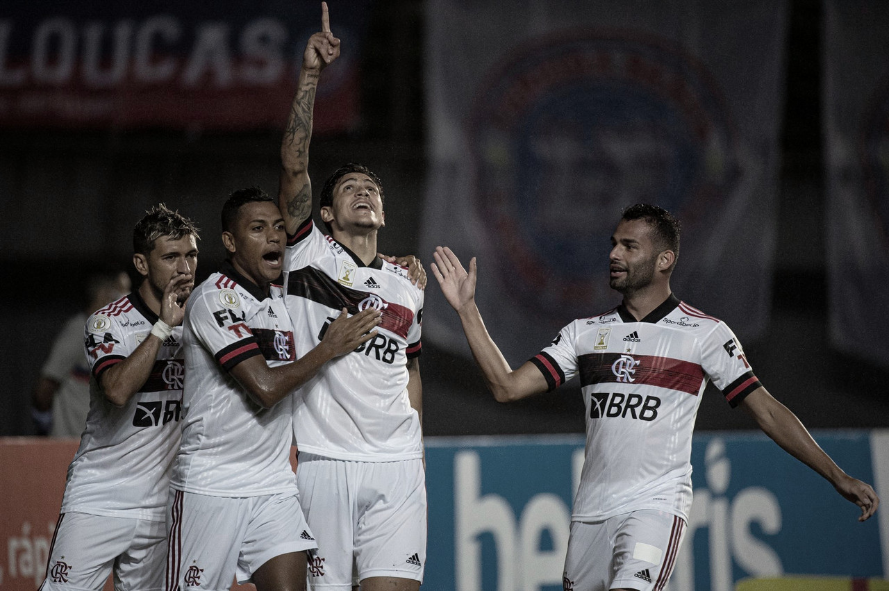 Com marcação alta, troca de passes envolvente e falhas do adversário, Flamengo domina Bahia Com marcação alta, troca de passes envolvente e falhas do adversário, Flamengo domina Bahia