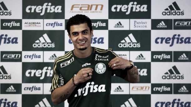 Egídio é apresentado oficialmente e chega ao Palmeiras pensando em títulos