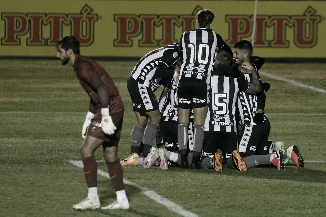 Botafogo
é mais eficiente, derrota Paraná e confirma classificação na Copa do Brasil