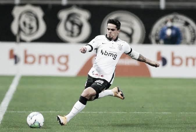 Fagner vê evolução do Corinthians no empate contra Santos: "Vem aos poucos" Fagner vê evolução do Corinthians no empate contra Santos: "Vem aos poucos"