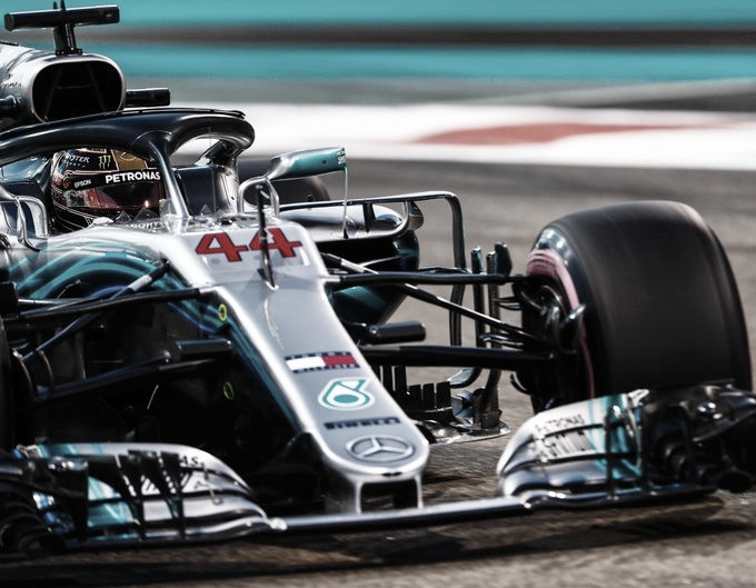 Hamilton se queda con la última pole del año
