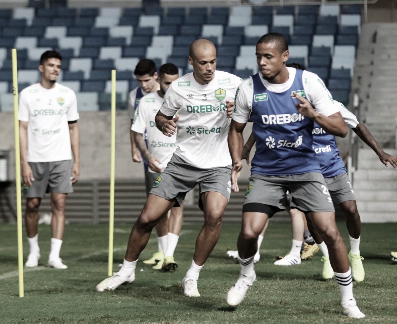 Com objetivo de permanecer tranquilo na liderança, Cuiabá mede forças contra Paraná Clube