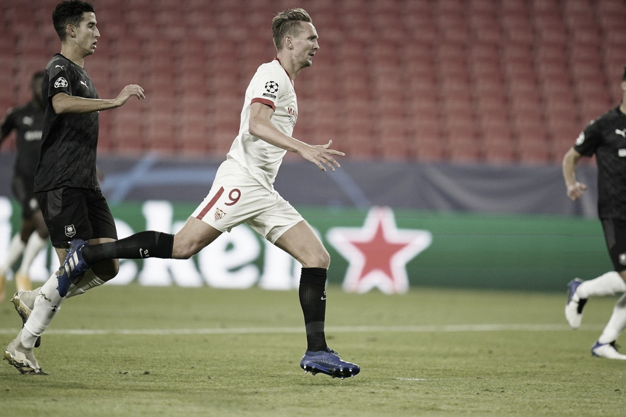 Luuk de Jong marca e Sevilla bate Rennes pela Champions League