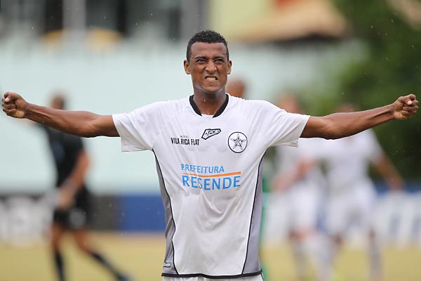 Botafogo contrata atacante Elias por empréstimo