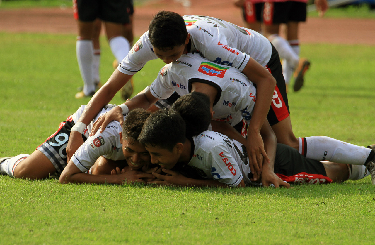 Persija Kalah Adu Penalti