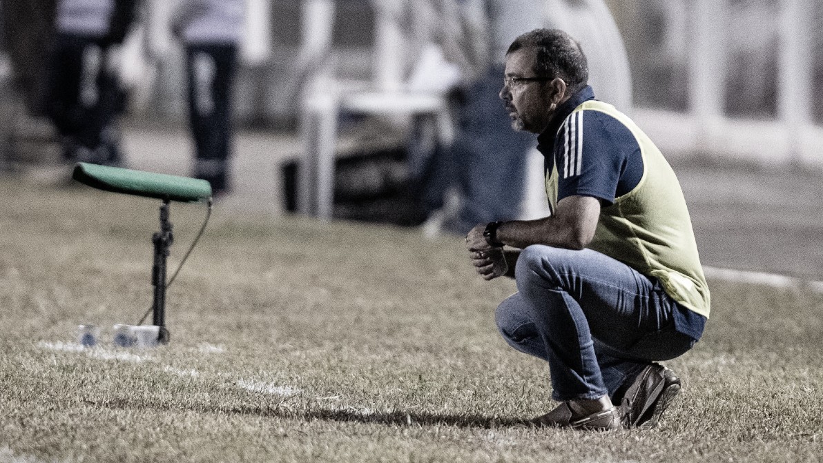 Enderson
lamenta eliminação do Cruzeiro, critica Federação Mineira e já projeta Série B Enderson
lamenta eliminação do Cruzeiro, critica Federação Mineira e já projeta Série B