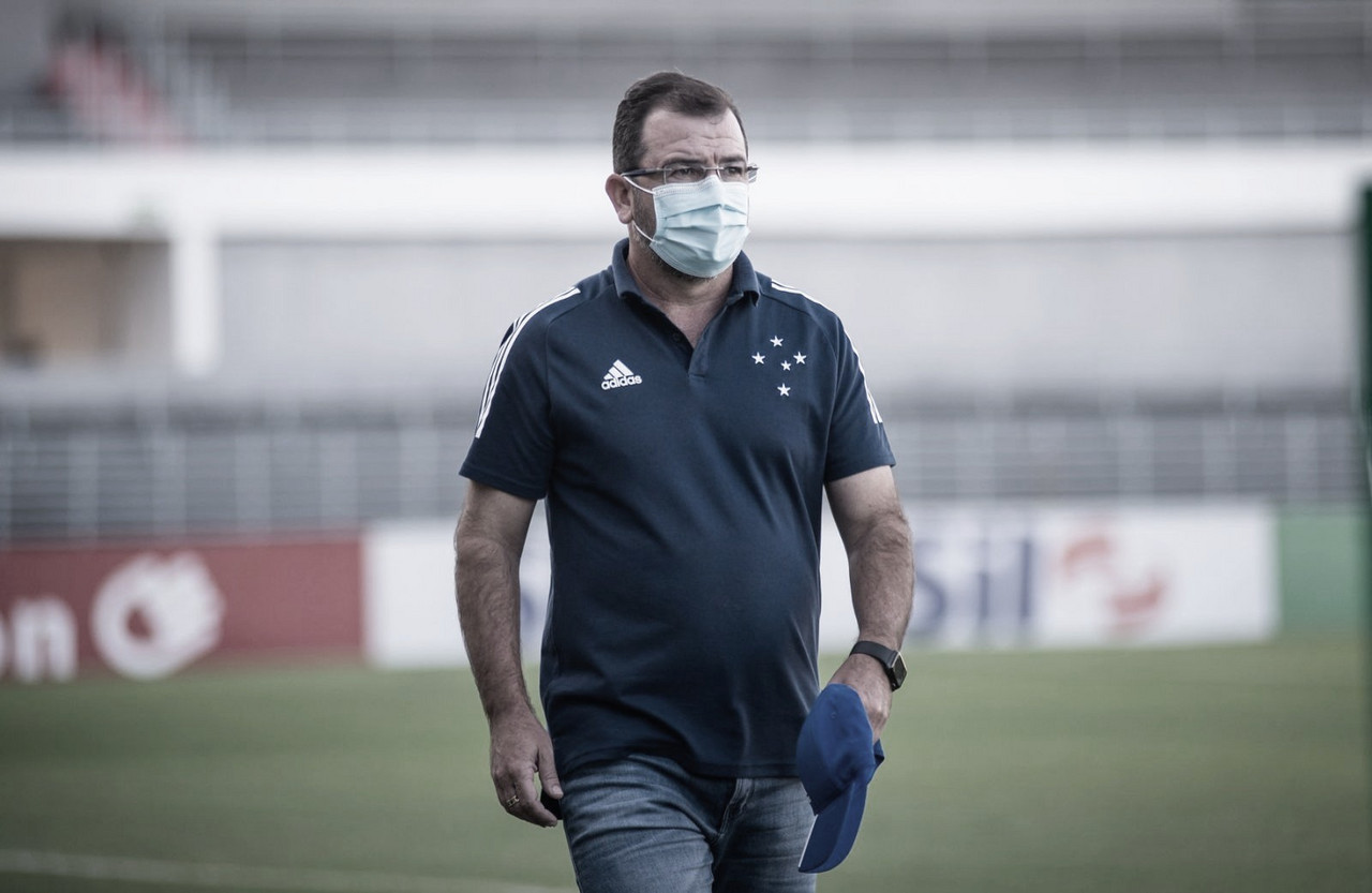 Enderson Moreira lamenta eliminação e comenta reestruturação do Cruzeiro