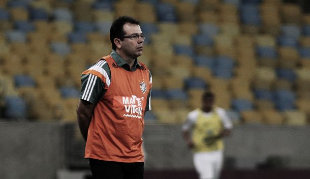 Enderson Moreira elogia desempenho do Fluminense no Maracanã e credita vitória à torcida