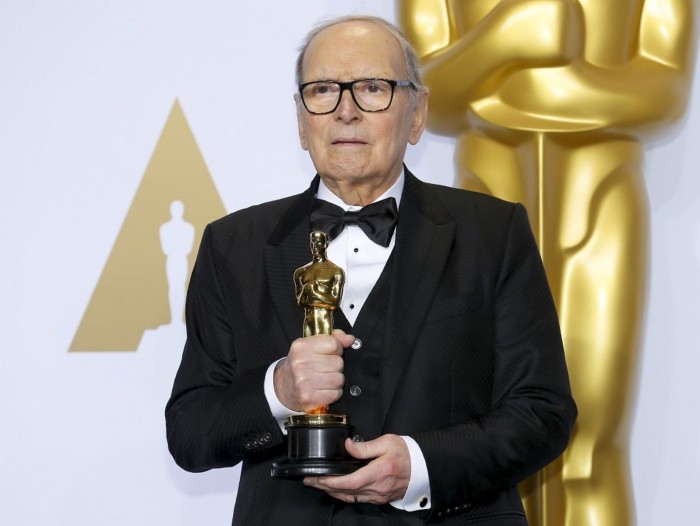 Ennio Morricone gana su primer Oscar con 87 años