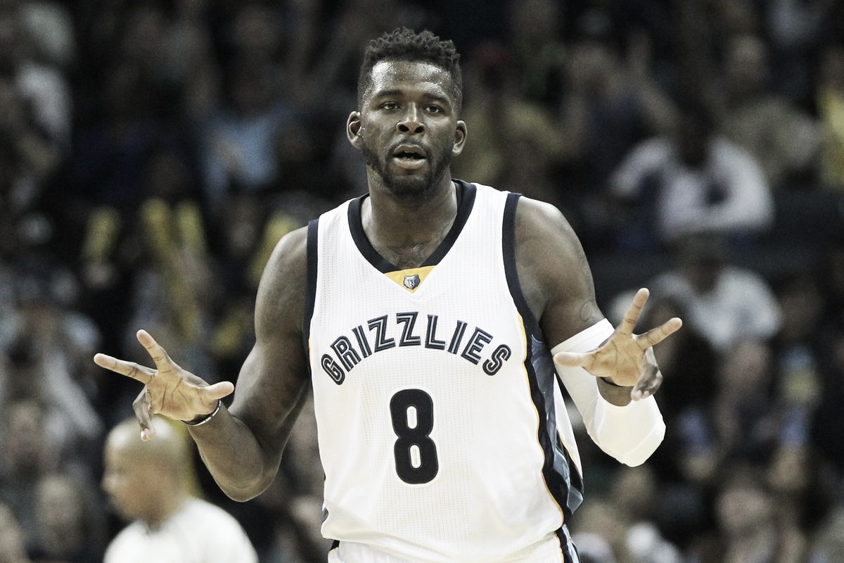 Houston Rockets sign James Ennis