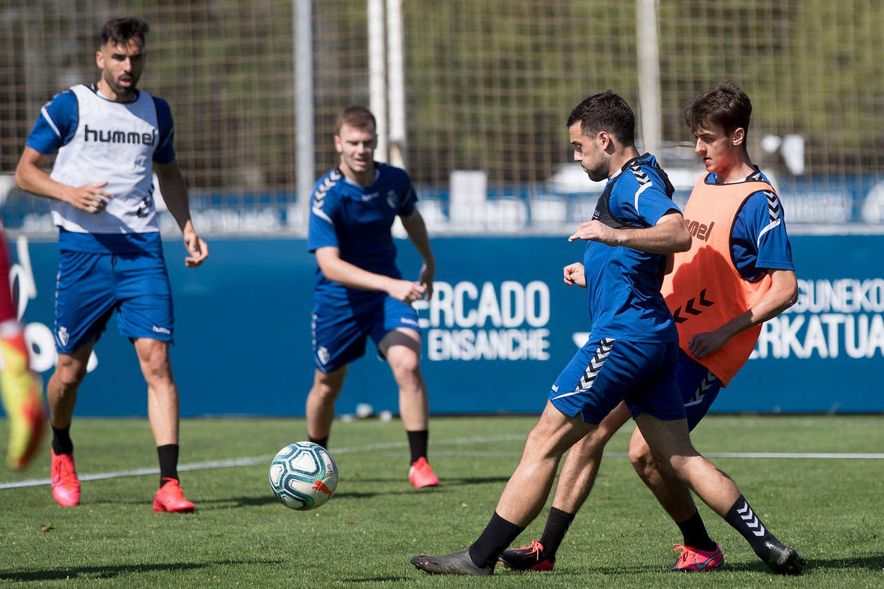 Aimar Oroz y Jose Hualde entrenan por primera vez con Osasuna