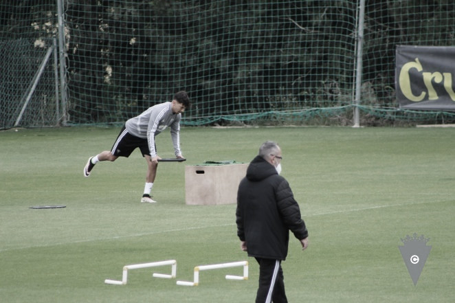 El Cádiz entrena en grupo El Cádiz entrena en grupo