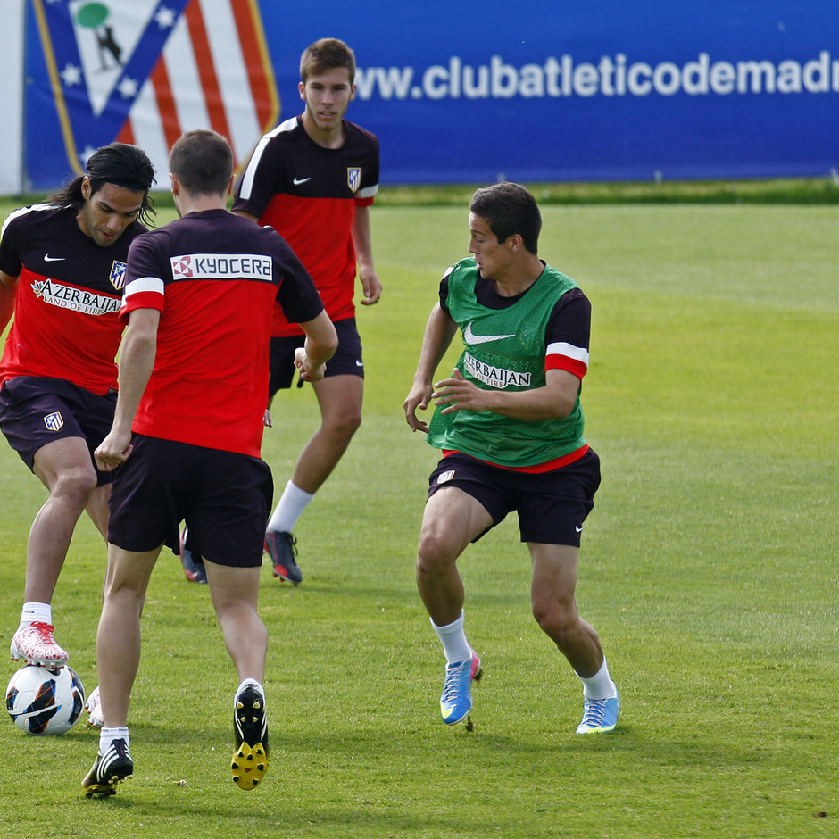 Mario Suárez y Courtois trabajan al margen del grupo