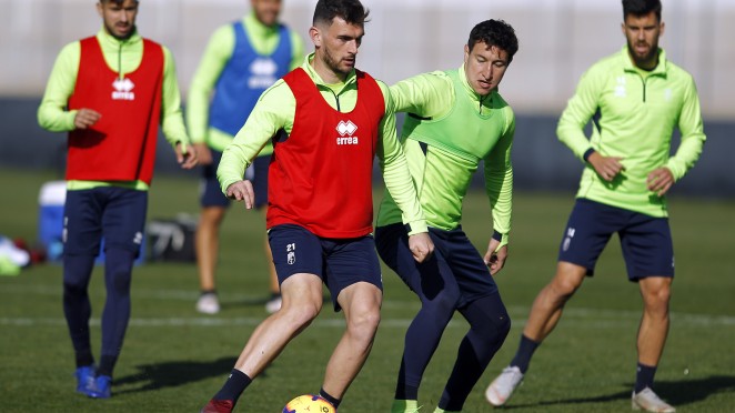 Entrenamiento y comida de Navidad para la plantilla del Granada CF Entrenamiento y comida de Navidad para la plantilla del Granada CF