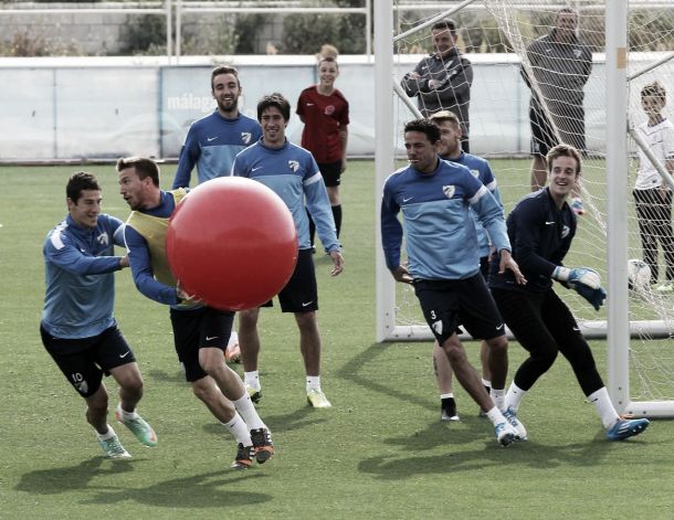 Primer entrenamiento del Málaga CF, a puerta abierta