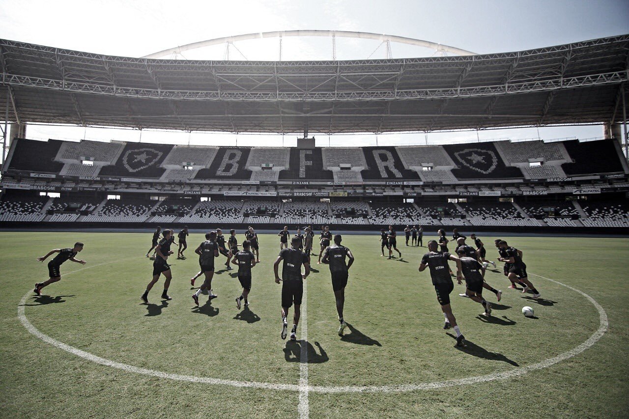 Botafogo e Flamengo se enfrentam em clássico recheado de desfalques e pressão